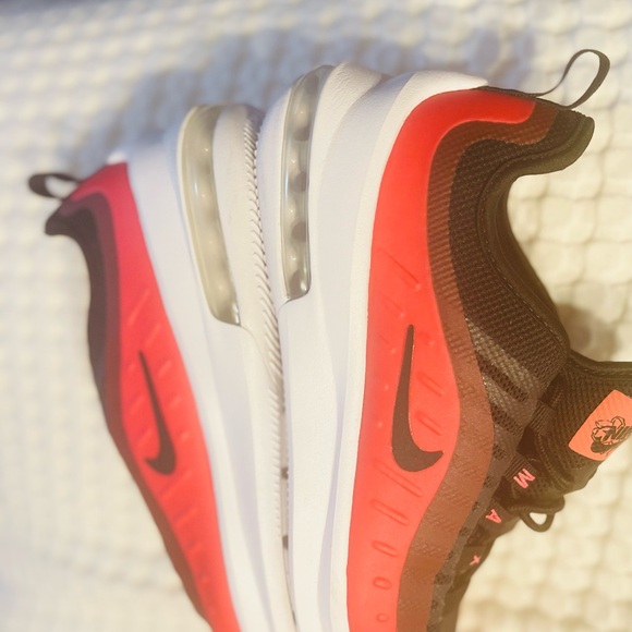 Nike Air Max - Picture 2 of 8
